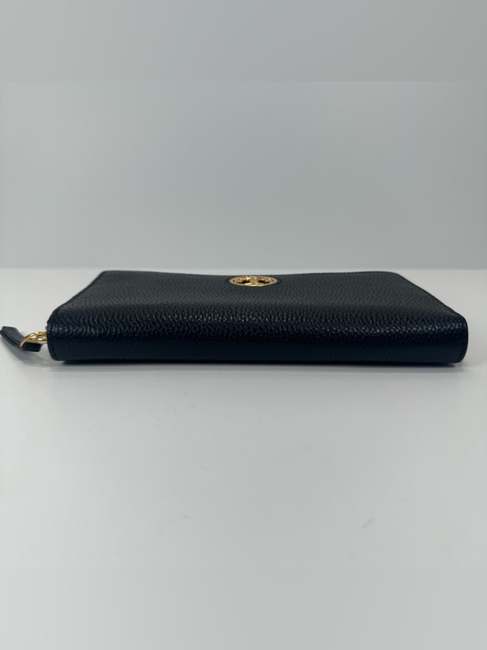Tory Burch Black Pebbled Leather Zip Around Wallet Gold Logo Classic NWOT - Picture 11 of 15